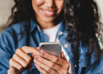 Le pouvoir de l’advocacy : comment les collaborateurs deviennent les ambassadeurs de leur entreprise sur les réseaux sociaux