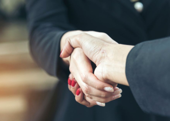 Diversité générationnelle au travail : quand l’échange entre Boomers, X, Y et Z devient la clé de l’innovation