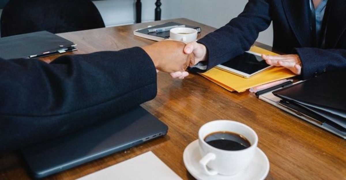 Le “test de la tasse à café” : un indicateur simple pour évaluer l’attitude des candidats