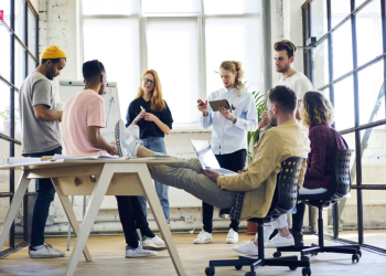 Comment gérer une grande équipe efficacement?