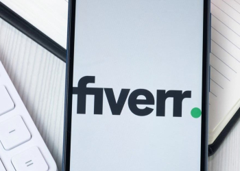 Quand le président de Fiverr alerte : « L’IA menace aussi votre métier »