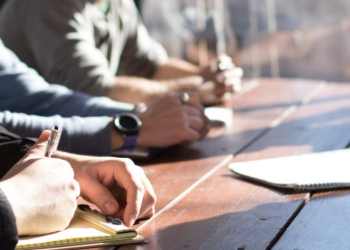 [ÉTUDE] Le paradoxe de la flexibilité : quand accueillir la vie personnelle au bureau réduit le conflit travail-vie privée