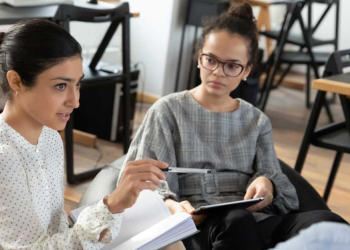 L’impact des pratiques de communication stratégique sur le comportement des collaborateurs sur les réseaux sociaux