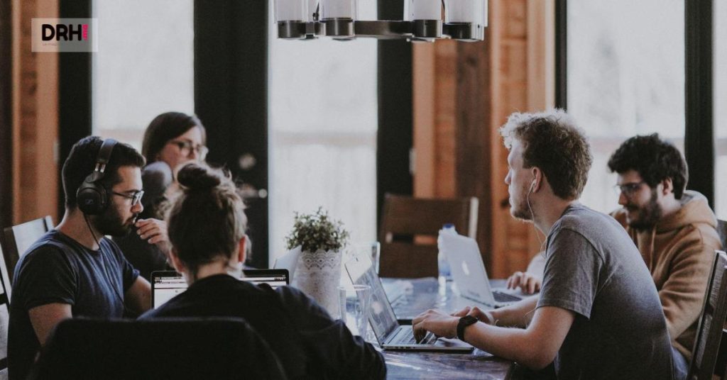 Comment gérer un environnement de travail hybride toxique ?