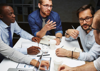 Transparence de l’information : clé de la confiance entre collaborateurs
