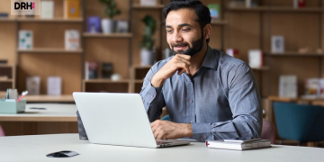Naviguer les Défis du Management à Distance en Période Estivale