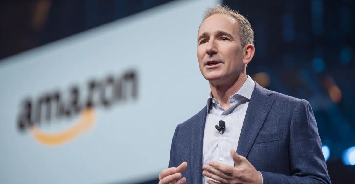 Amazon amorce une réduction de 27 000 emplois liée à l’intégration massive de l’IA