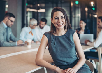Femmes dirigeantes : comment les stéréotypes intériorisés freinent encore l’accès aux postes à responsabilité 