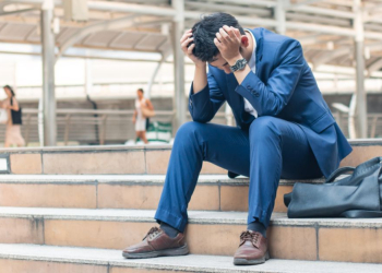 IA générative : 50 % des emplois des jeunes menacés d’ici 2030