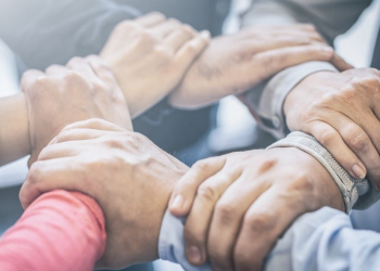 Leadership participatif : cinq compétences clés pour libérer le pouvoir d’agir des équipes 