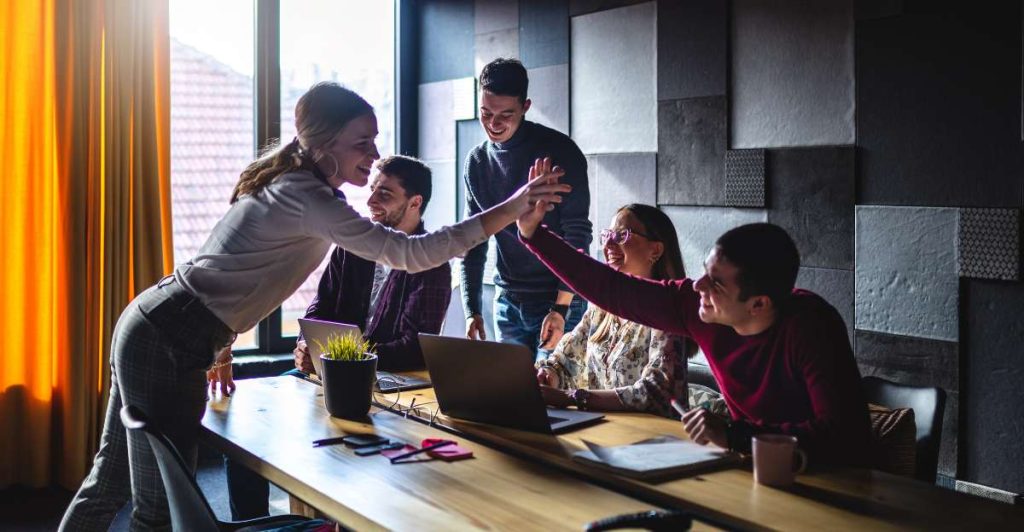 Motivation au travail : comment l’intrinsèque, l’extrinsèque et le transcendantactent la performance RH