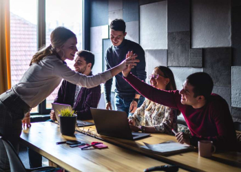 Motivation au travail : comment l’intrinsèque, l’extrinsèque et le transcendantactent la performance RH