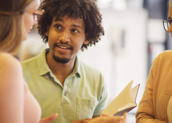 Partager ses expériences pour renforcer le bien-être au travail