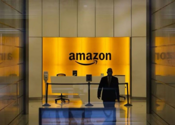 Amazon supprime 30 000 postes corporatifs : l’ère de l’IA redessine le géant du e-commerce