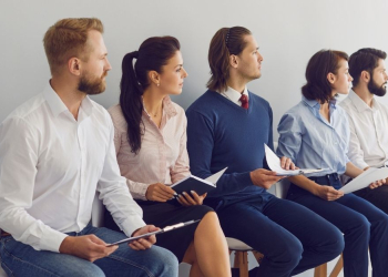 Êtes-vous "Gen Z" ou "jeune diplômé" ? Pourquoi les étapes de vie expliquent mieux le travail que les générations l DRH.ma