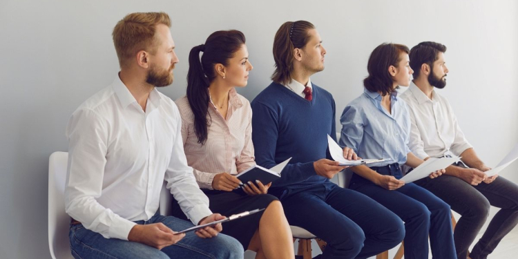 Êtes-vous "Gen Z" ou "jeune diplômé" ? Pourquoi les étapes de vie expliquent mieux le travail que les générations l DRH.ma