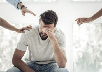Gérer le traumatisme et la solidarité  Le rôle humain du DRH après la crise l DRH.ma