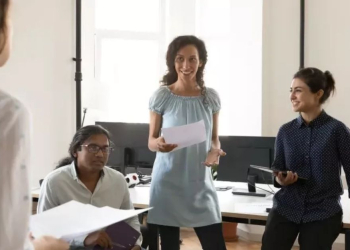 Le mentorat inversé : quand la Gen Z forme le fondateur l DRH.ma
