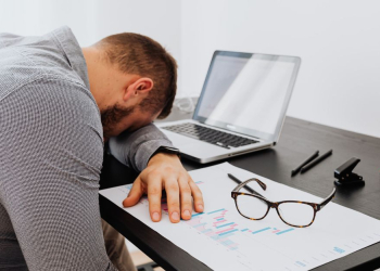 Entreprise familiale : le burn-out du dirigeant, quand le « héros » s’effondre l DRH.ma