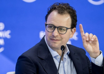 Anthropic intègre Claude à Excel et PowerPoint et cible les métiers RH et finance l DRH.ma