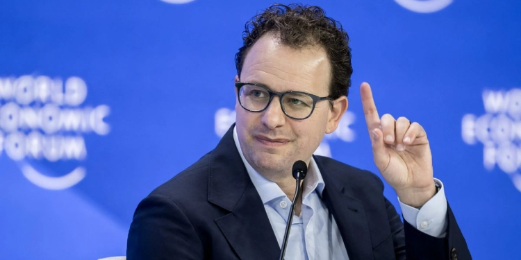 Anthropic intègre Claude à Excel et PowerPoint et cible les métiers RH et finance l DRH.ma