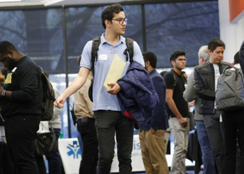 États-Unis 2026 : le chômage des jeunes diplômés dépasse la moyenne nationale pour la première fois depuis 30 ans l DRH.ma