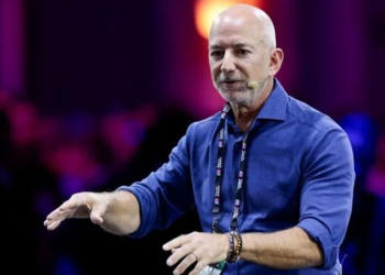 IA et cols bleus : Jeff BEZOS cible l’industrie avec un fonds de 100 milliards $ l DRH.ma
