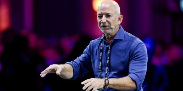 IA et cols bleus : Jeff BEZOS cible l’industrie avec un fonds de 100 milliards $ l DRH.ma