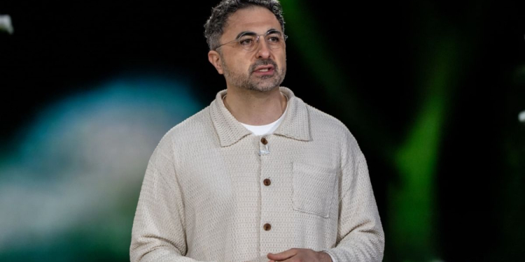 Le patron de Microsoft AI alerte : l’IA pourrait automatiser les cols blancs d’ici 18 mois l DRH.ma