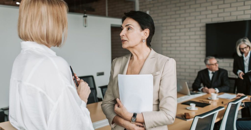 Leadership à distance : les nouvelles compétences managériales à l’ère du travail hybride l DRH.ma