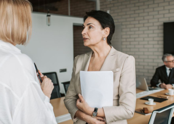 Leadership à distance : les nouvelles compétences managériales à l’ère du travail hybride l DRH.ma