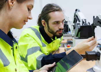 Cobotique et industrie 5.0 : pourquoi la sécurité doit désormais protéger le corps autant que l’esprit l DRH.ma