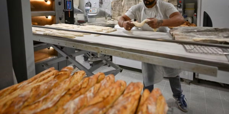 France : les salariés des boulangeries et fleuristes pourront finalement travailler le 1er-mai 2026 l DRH.ma