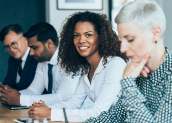 Le manager de demain : pourquoi le contrôle ne suffit plus face aux équipes hybrides l DRH.ma