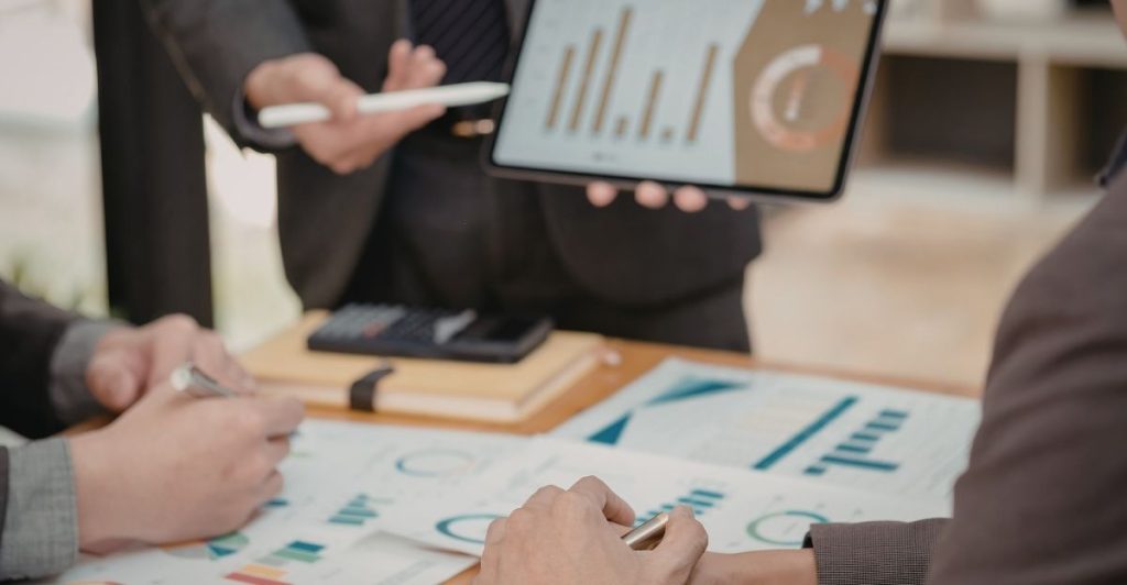 Performance et IA : évaluer plus justement sans surveiller les collaborateurs l DRH.ma