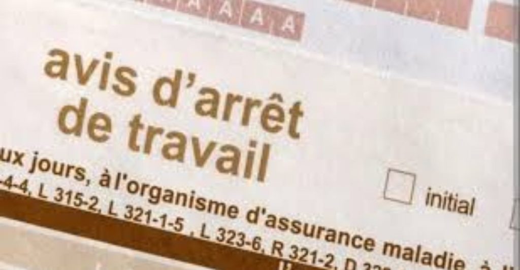 Arrêts maladie : la France plafonne les prescriptions à 31 jours dès septembre 2026 pour freiner une dépense de 18 milliards d’euros l DRH.ma