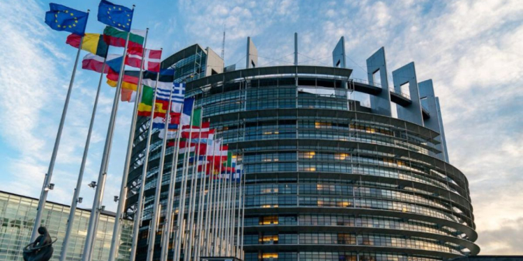 Banques marocaines en Europe : la transition ESG imposée par Bruxelles fait grimper les coûts de conformité l DRH.ma