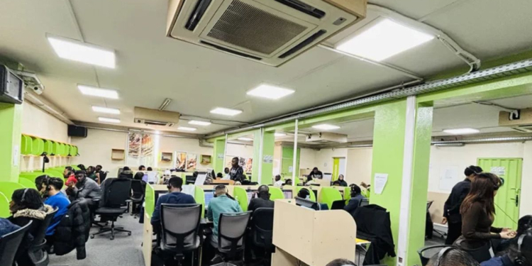 Démarchage téléphonique : l’interdiction française menace jusqu’à 50 000 emplois dans les centres d’appels au Maroc l DRH.ma