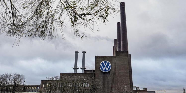 Volkswagen supprime 19 000 emplois en Allemagne : la transition électrique accélère la restructuration du constructeur l DRH.ma