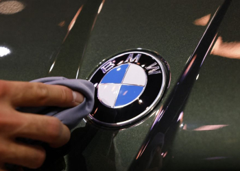 BMW : jusqu’à 8 000 postes supprimés d’ici fin 2027, 40 000 salariés allemands éligibles au départ volontaire l DRH.ma