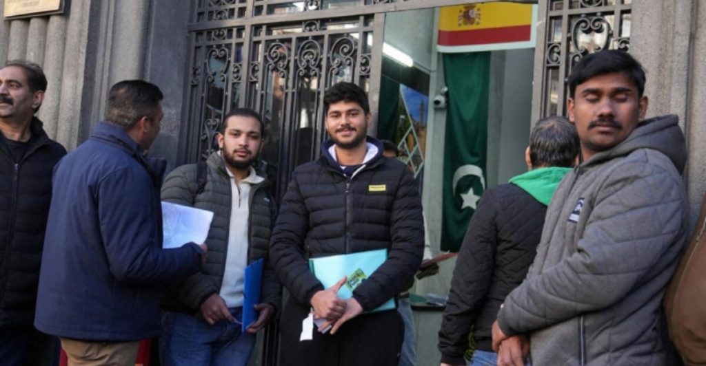 Espagne : 1,17 million de demandes de régularisation, les Marocains deuxièmes avec 13,4 % des dossiers l DRH.ma