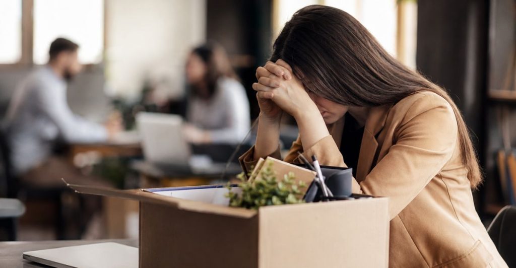 [ENQUÊTE] Post-licenciement : 57 % des professionnels poussés vers un salaire inférieur, l’IA durcit le rapport de force l DRH.ma