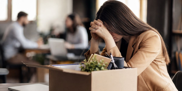 [ENQUÊTE] Post-licenciement : 57 % des professionnels poussés vers un salaire inférieur, l’IA durcit le rapport de force l DRH.ma