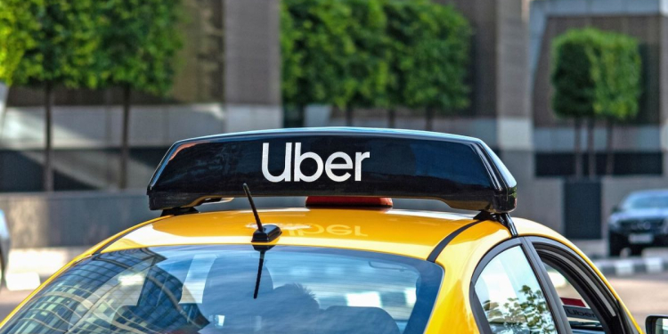 Uber réduit de 10 % ses effectifs du service client pour déployer davantage d’IA l DRH.ma