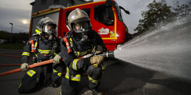 France : 200 961 sapeurs-pompiers volontaires partagés entre emploi et missions de secours l DRH.ma