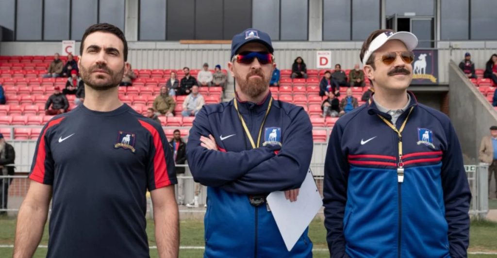 « Ted Lasso » transforme la bienveillance en méthode de leadership et en levier de performance l DRH.ma