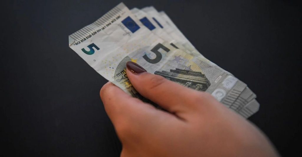 Budget 2027 en France : le gel du point d’indice place les fonctionnaires en première ligne l DRH.ma