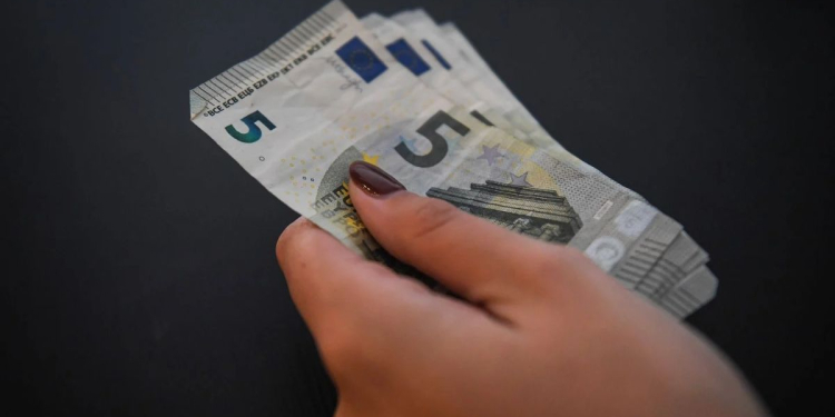 Budget 2027 en France : le gel du point d’indice place les fonctionnaires en première ligne l DRH.ma
