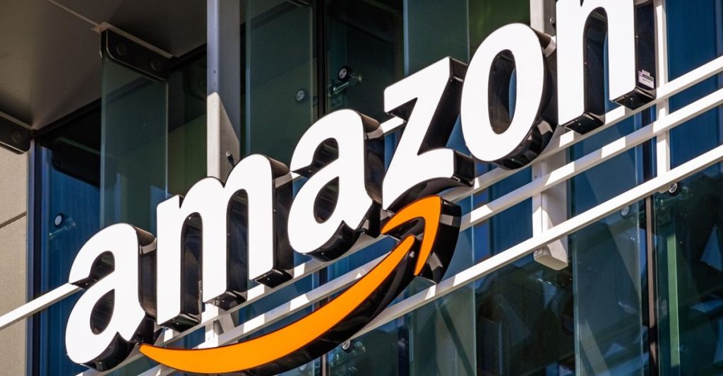 États-Unis : Amazon porte le salaire horaire de départ de ses salariés à 20 dollars et élargit leurs avantages l DRH.ma