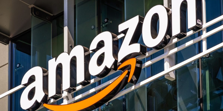 États-Unis : Amazon porte le salaire horaire de départ de ses salariés à 20 dollars et élargit leurs avantages l DRH.ma